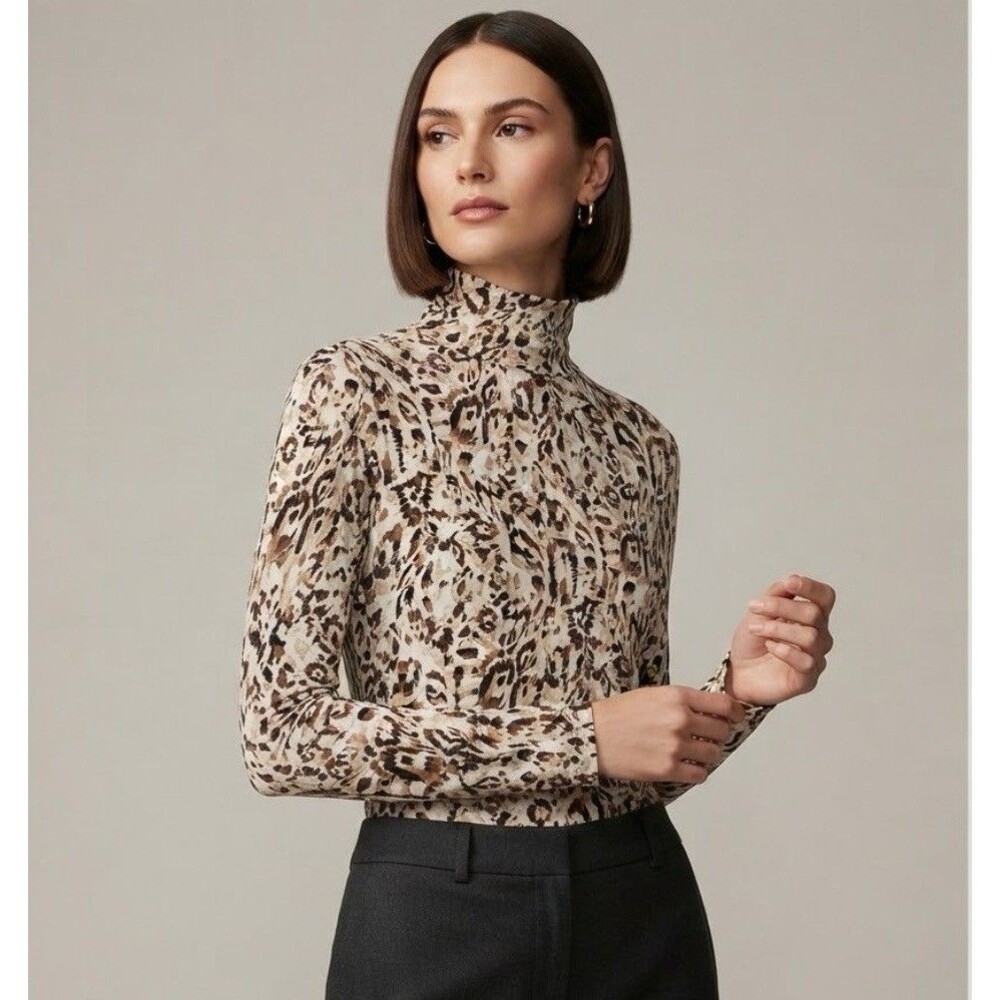 St. John Leopard Animal Print Mock Neck Long Sleeve Top Women’s Size Small EUC